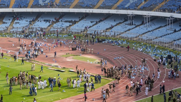 PITCH INVASION SRK Meets Messi in Kolkata But Fan Fury Erupts into Chaos