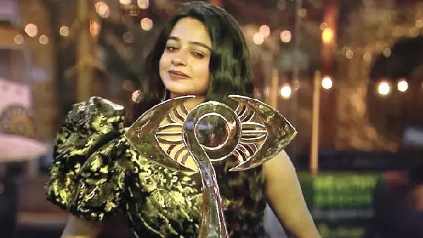 Bigg Boss Tamil 9 Grand Finale wild card entry contestant Divya Ganesh Wins Trophy