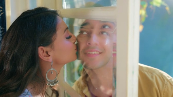 From Mahakumbh to Music Charts Viral Monalisa Bhosle amp amp Smarth Mehta Ignite Fire in New Hit Dil Jania