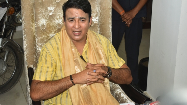 SRK Under fire BJP leader labels bollywood Badshah A Traitor for latest KKR move