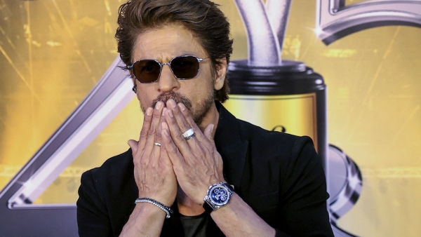 The 13 Crore Ghost Rolex SRK Stuns Joy Awards with a Watch More Expensive Than a Mansion The 13 Crore Ghost Rolex SRK Stuns Joy Awards with a Watch More Expensive Than a Mansion