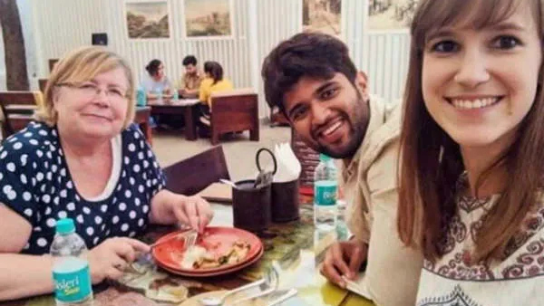 Vijay Deverakonda Rashmika Mandanna Wedding Rumours Heat Up as Photos with Ex-Girlfriend Go Viral Vijay Deverakonda Rashmika Mandanna Wedding Rumours Heat Up as Photos with Ex-Girlfriend Go Viral