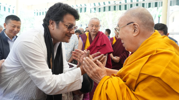 Shivarajkumar Pawan Wadeyar movie Bail movie team met Tibetan Buddhism Guru Dalai Lama