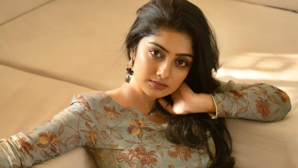 bigg-boss-kavya-storms-off-stage-after-public-humiliation-viral-mic-snatching-video-sparks-fan-fury bigg-boss-kavya-storms-off-stage-after-public-humiliation-viral-mic-snatching-video-sparks-fan-fury