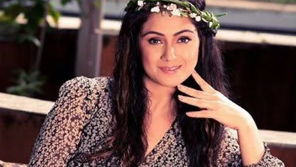 Simran Says South Indian Artists Still Face Disrespect in Bollywood Circles Simran Says South Indian Artists Still Face Disrespect in Bollywood Circles
