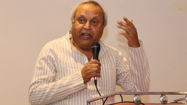 Actor-politician Mukhyamantri Chandru s name became legally official after arguments in Vidhana Soudha