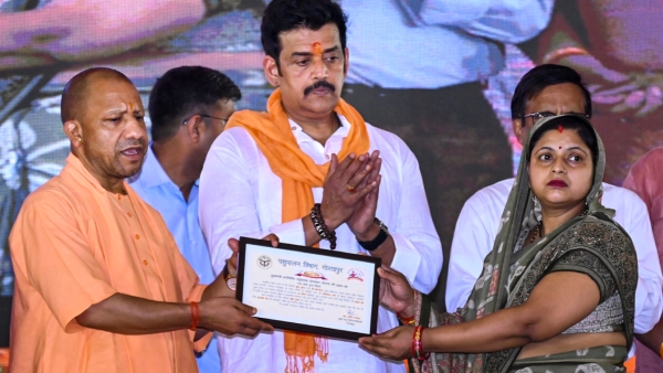 from-asana-to-gutkhasan-ravi-kishan-s-yoga-video-sparks-massive-viral-meme-fest