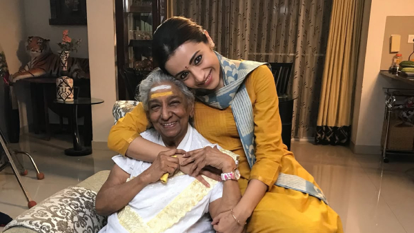 Trisha paid an emotional tribute to legendary singer S Janaki recalled 96 film role Trisha paid an emotional tribute to legendary singer S Janaki recalled 96 film role