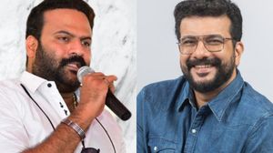 രമേശ് പിഷാരടി ടിനി ടോമിൽ നിന്നും അകലം പാലിക്കണം,  വികട സരസ്വതിയാണ് ആ നാവിൽ കുടി കൊള്ളുന്നത്