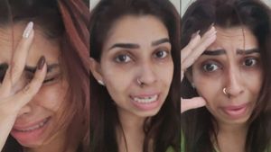 സ്ട്രെസ് താങ്ങാനാവുന്നില്ല, ആത്മഹത്യയുടെ വക്കിൽ, എന്ത് അറിഞ്ഞിട്ടാണ് തെറിവിളിക്കുന്നത്?; കരഞ്ഞ് രേണു