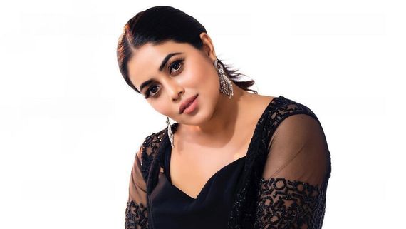 ഡാന്‍സ് ഷോ ചെയ്യുന്നതിന്റെ പേരില്‍ മലയാള സിനിമയില്‍ നിന്നും മാറ്റി നിര്‍ത്തി; ഷംന കാസിം 