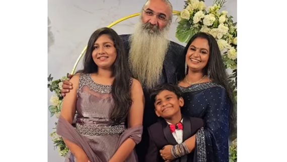 നാല്‍പതുകളിലെ പ്രണയത്തിനു വശ്യത കൂടുതലാണ്! ദിവ്യയും ക്രിസും ഇപ്പോള്‍ ആസ്വദിക്കുന്നത് അതാണ്; കുറിപ്പ് വൈറല്‍ 