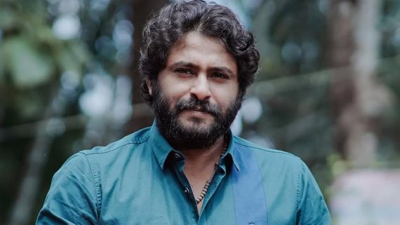പെങ്ങളുടെ പേജിൽ വരെ കമന്റ്, എങ്ങോട്ടേക്കെങ്കിലും ഓടി രക്ഷപ്പെട്ടാലോയെന്ന് തോന്നിപ്പോകും: ആന്റണി വർ​ഗീസ് 