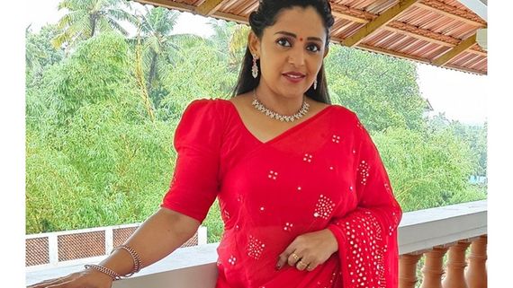 പ്രേക്ഷകര്‍ക്ക് ഉള്‍കൊള്ളാന്‍ കഴിയാത്തതിന്റെ അമര്‍ഷം കമന്റായി വന്നു! പകച്ച് നില്‍ക്കുകയാണ് ചെയ്തത്; അശ്വതി  