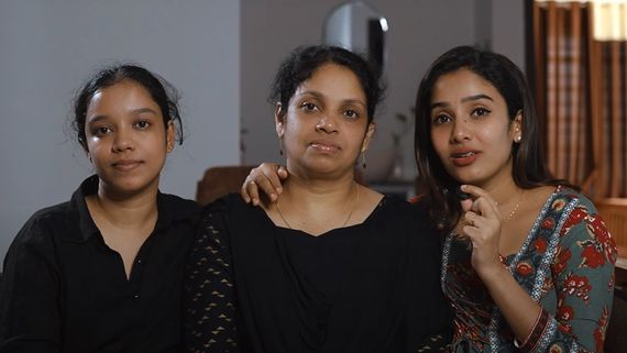 അച്ഛന്‍ തല്ലി വീട്ടില്‍ നിന്നും പുറത്താക്കും, പുസ്തകങ്ങള്‍ കത്തിച്ചു; കുടിയന്റെ മക്കളും ഭാര്യയുമെന്ന പരിഹാസം!