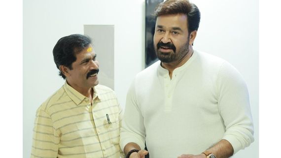 ഒരാളല്ല, അയ്യായിരം പേരുടെ കൂടെ നിന്നും മോഹന്‍ലാല്‍ ഫോട്ടോ എടുക്കും! നേരില്‍ കണ്ടിട്ടുള്ളതാണ്; സിദ്ധു പനയ്ക്കൽ