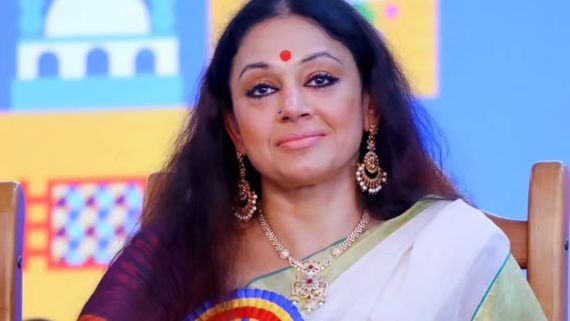 മകളുടെ റിപ്പോർട്ട് കാർഡ് കാണാതാകും, പേഴ്സണൽ ലെെഫും പ്രൊഫഷണൽ ലെെഫും ബാലൻസ് ചെയ്യാറില്ല: ശോഭന 