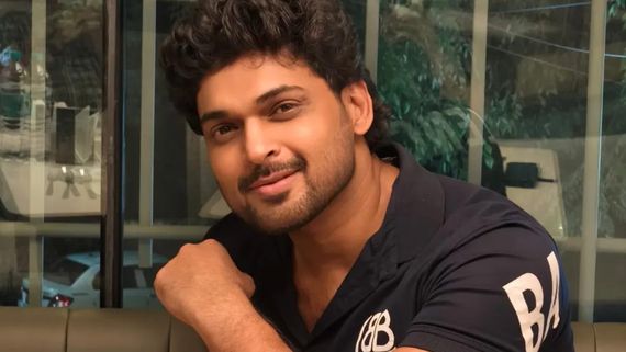 അജ്മൽ അമീർ സെക്സ് ചാറ്റ് വിവാദത്തിൽ; മുഴുവനുമില്ലല്ലോ, ഇത് ചതിയല്ലേ എന്ന് ചോദ്യങ്ങൾ 