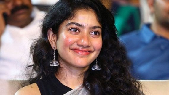 ഒരു വർഷമായി സമ്മതം പറയുന്നില്ല, സായ് പല്ലവിക്ക് ടോളിവുഡിൽ സംഭവിക്കുന്നത്; ചർച്ചയാക്കി ആരാധകർ 