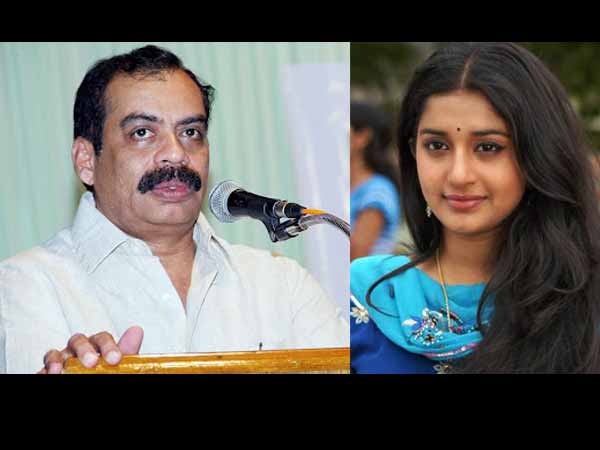 വിവാദങ്ങളൊഴിയാതെ മീര