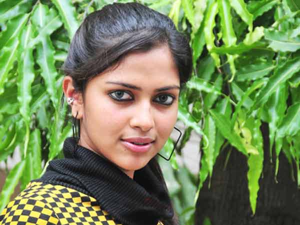 നീലത്താമര