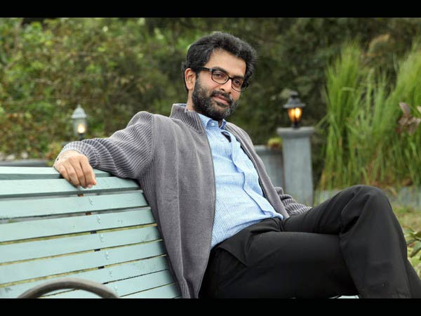 അയാളും ഞാനും തമ്മില്‍