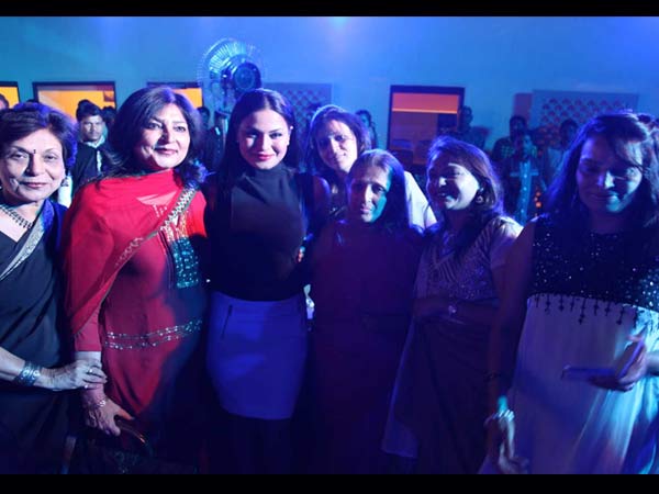 വീണ മാലിക്കിന് ജയ്‍പൂരില്‍ ആരാധക തിളക്കം