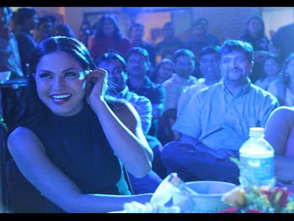 വീണ മാലിക്കിന് ജയ്‍പൂരില്‍ ആരാധക തിളക്കം