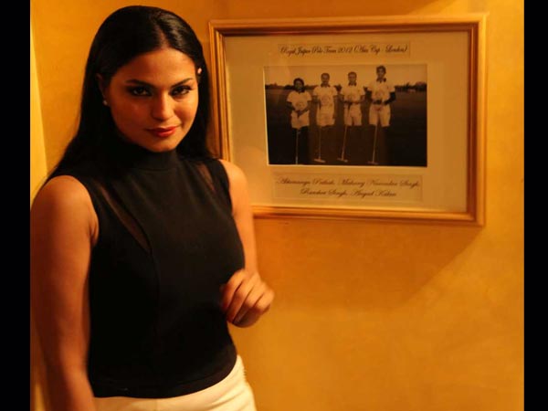 വീണ മാലിക്കിന് ജയ്‍പൂരില്‍ ആരാധക തിളക്കം