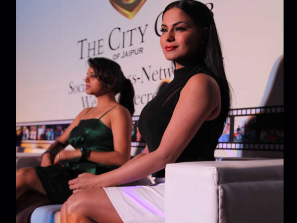 വീണ മാലിക്കിന് ജയ്‍പൂരില്‍ ആരാധക തിളക്കം