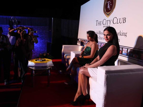 വീണ മാലിക്കിന് ജയ്‍പൂരില്‍ ആരാധക തിളക്കം