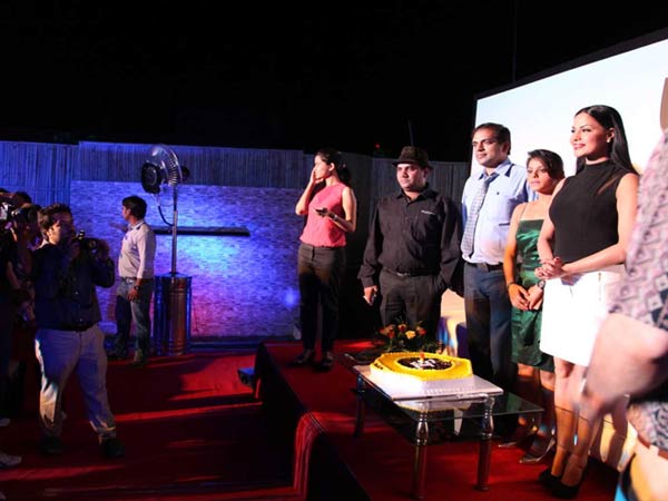 വീണ മാലിക്കിന് ജയ്‍പൂരില്‍ ആരാധക തിളക്കം