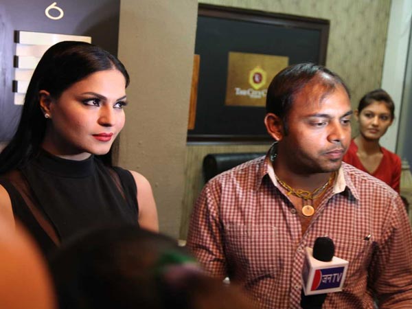 വീണ മാലിക്കിന് ജയ്‍പൂരില്‍ ആരാധക തിളക്കം