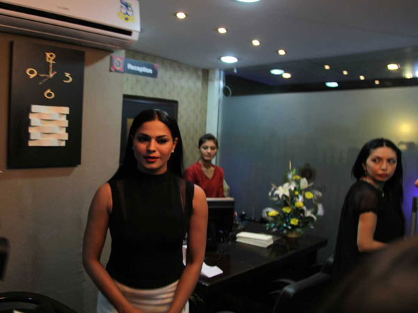 വീണ മാലിക്കിന് ജയ്‍പൂരില്‍ ആരാധക തിളക്കം