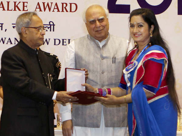 60 ആമത് ദേശീയ ചലച്ചിത്ര പുരസ്കാരങ്ങള്‍ രാഷ്ടപതി വിതരണം ചെയ്യുന്നു