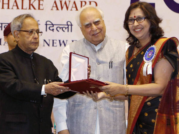 60 ആമത് ദേശീയ ചലച്ചിത്ര പുരസ്കാരങ്ങള്‍ രാഷ്ടപതി വിതരണം ചെയ്യുന്നു