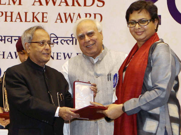 60 ആമത് ദേശീയ ചലച്ചിത്ര പുരസ്കാരങ്ങള്‍ രാഷ്ടപതി വിതരണം ചെയ്യുന്നു