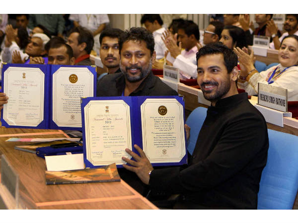 60 ആമത് ദേശീയ ചലച്ചിത്ര പുരസ്കാരങ്ങള്‍ രാഷ്ടപതി വിതരണം ചെയ്യുന്നു