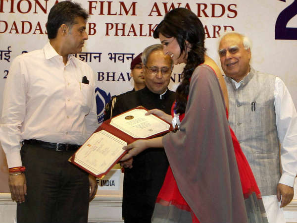 60 ആമത് ദേശീയ ചലച്ചിത്ര പുരസ്കാരങ്ങള്‍ രാഷ്ടപതി വിതരണം ചെയ്യുന്നു