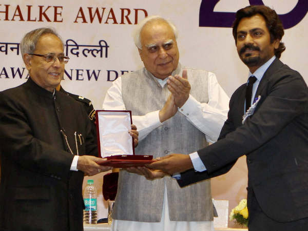 60 ആമത് ദേശീയ ചലച്ചിത്ര പുരസ്കാരങ്ങള്‍ രാഷ്ടപതി വിതരണം ചെയ്യുന്നു