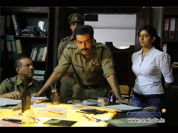 ത്രസിപ്പിയ്ക്കുന്ന ത്രില്ലര്‍ മുംബൈ പൊലീസ്