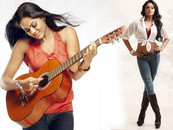 കാര്‍ത്തിക നായര്‍