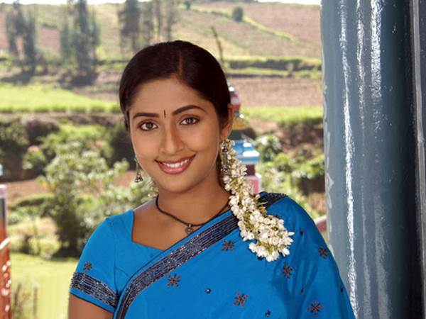 നവ്യാ നായര്‍