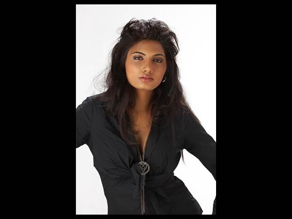 ഗുജറാത്തില്‍ നിന്നെത്തിയ ഗ്ലാമര്‍ താരം