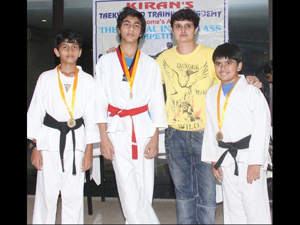 ബ്ളാക്ക് ബെല്‍റ്റ് ആര്യന്‍