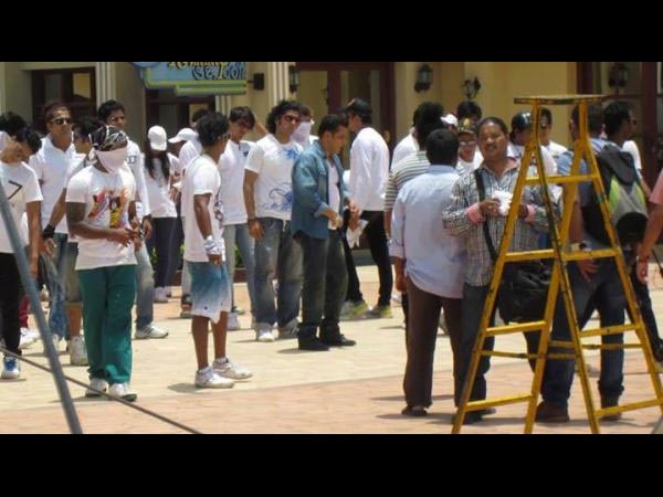 ഷൂട്ടിംഗ് സെറ്റിലേക്ക്