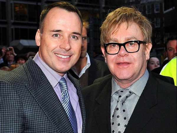 എല്‍ട്ടണ്‍ ജോണ്‍-ഡേവിഡ് ഫര്‍ണിഷ്