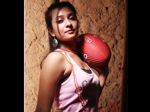 ആദ്യ ചിത്രം