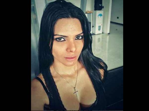 മേക്കപ്പ് റൂമില്‍ 