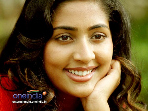 നവ്യ നായര്‍ 